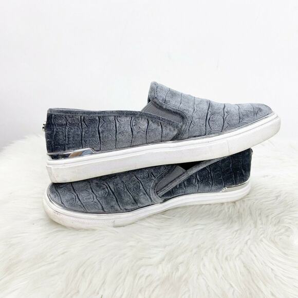 Steve Madden 8 Womens Gray Velour Easygoing Slip-on Sneakers - Picture 7 of 8